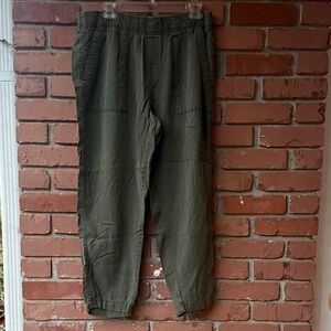 GAP Cargo Pants in Olive